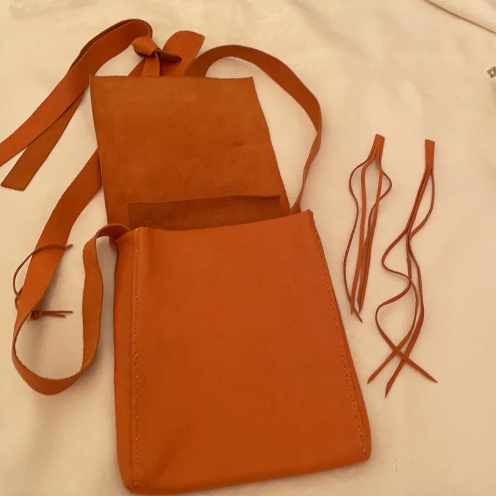 Unique artisan created leather purse (OLCC-AF)